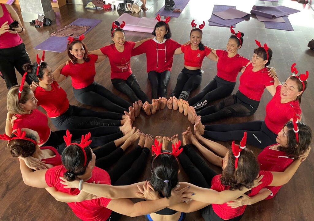 Yoga văn phòng Tú Hiền Yoga