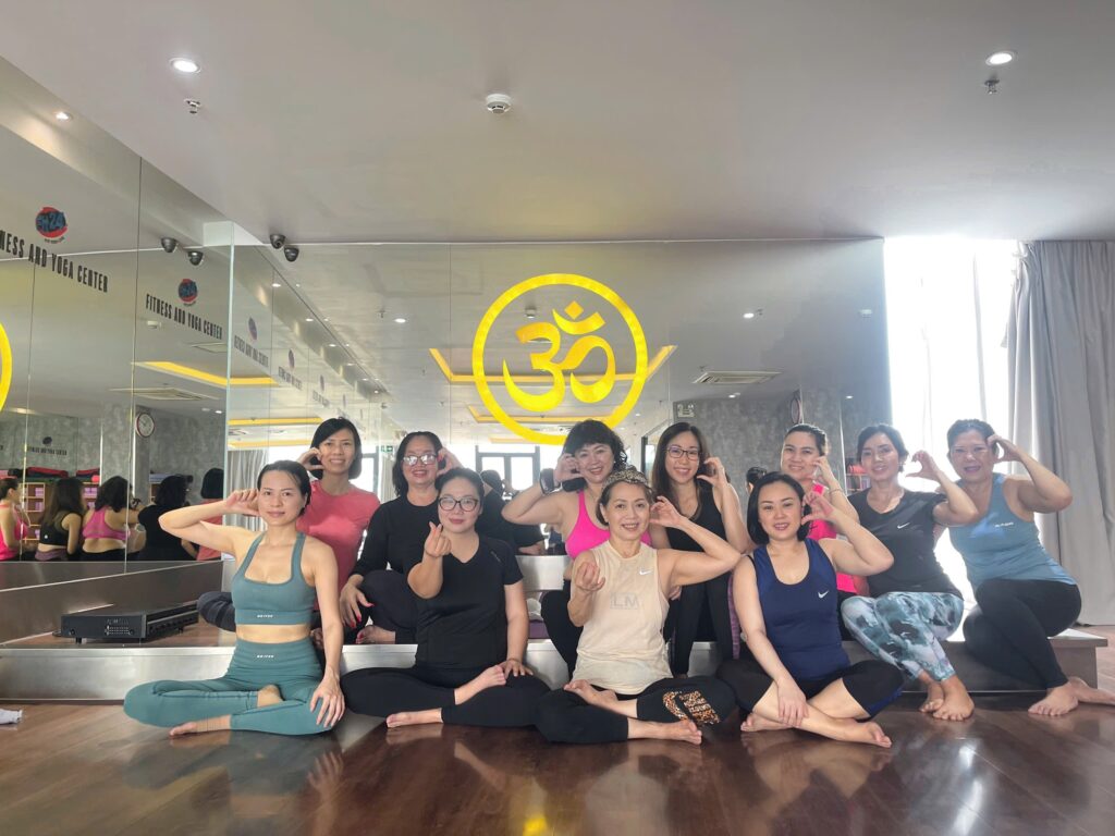 tu-hien-yoga-doi-nhom