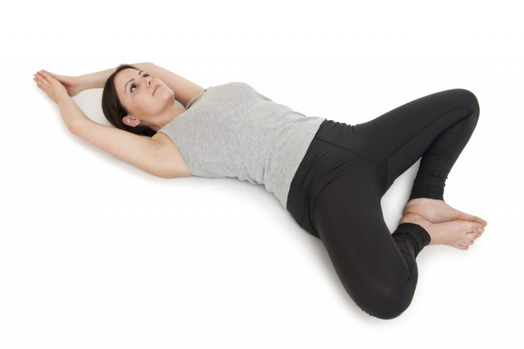 tư thế yoga giúp ngủ ngon tú hiền yoga